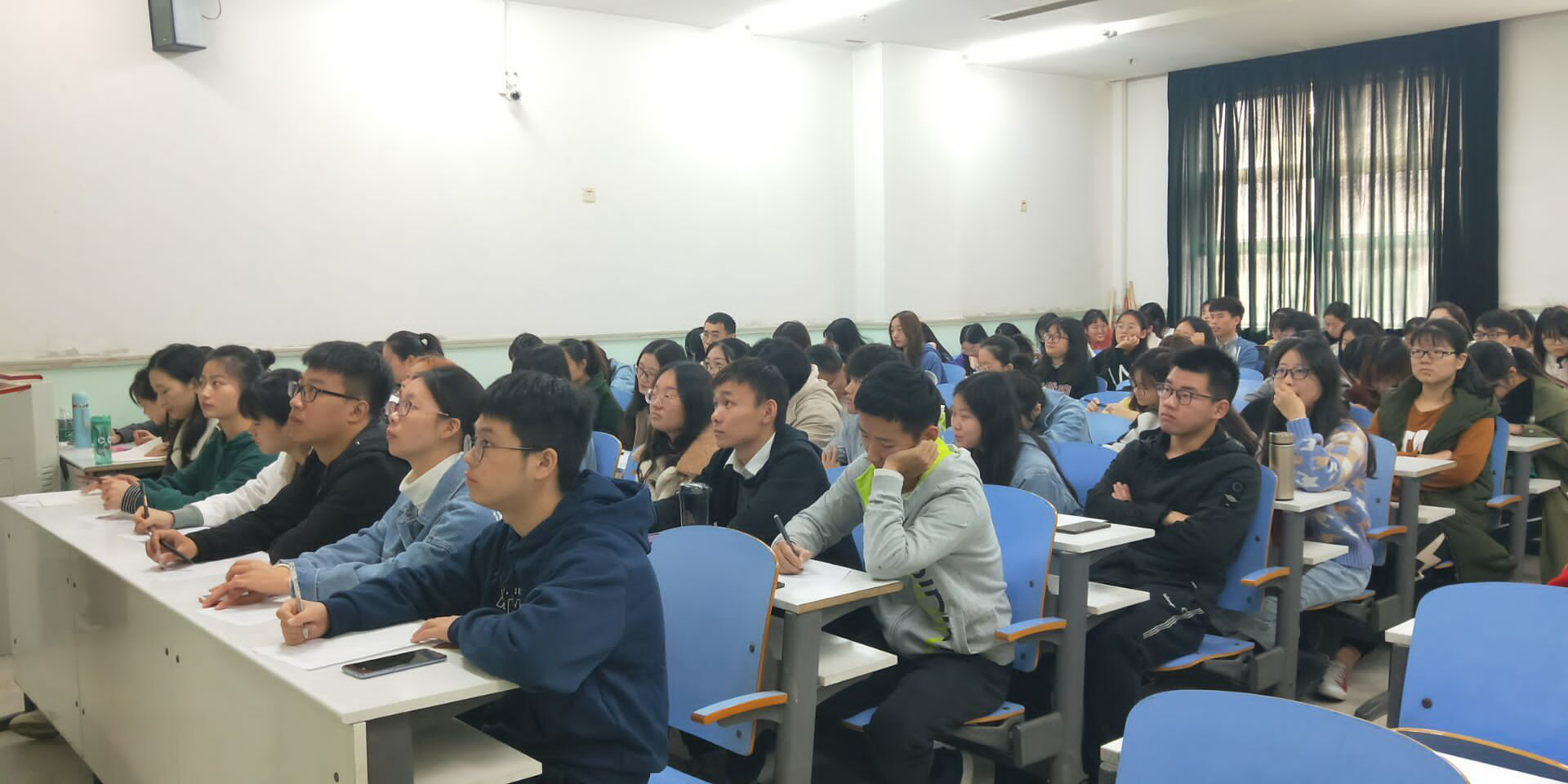 新葡京娱乐
开展“党员讲先进”活动