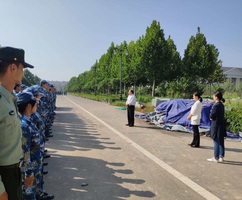 新葡京娱乐
党委慰问18级军训同学，送上中秋祝福